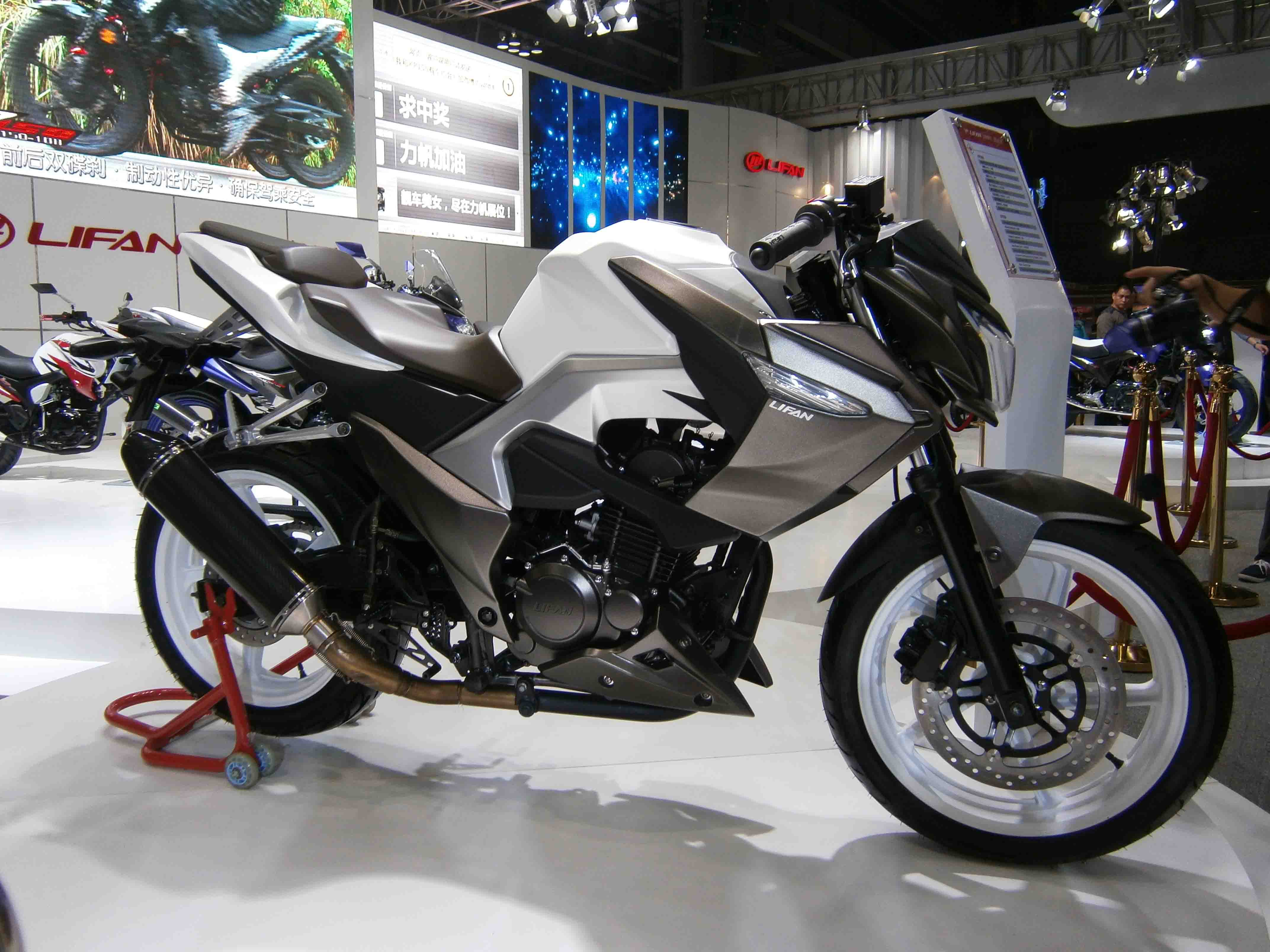 Motor 250cc Ini Mirip Sama Kawasaki Z1000 Kharis27